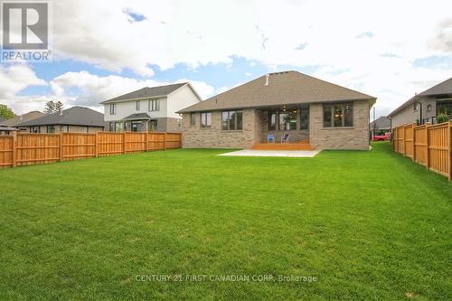 2003 Lockwood Crescent, Strathroy-Caradoc, ON - Outdoor With Backyard