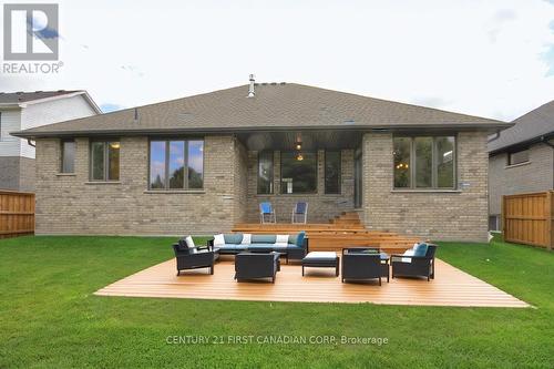 2003 Lockwood Crescent, Strathroy-Caradoc, ON - Outdoor With Exterior