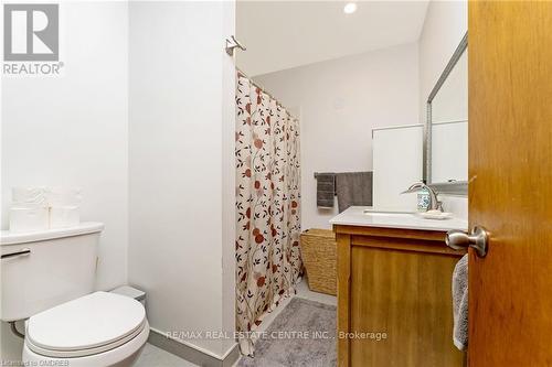 338 Concession 5  W, Hamilton, ON - Indoor Photo Showing Bathroom