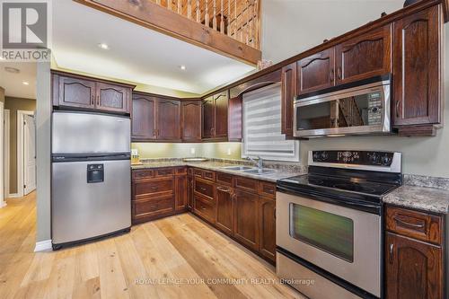 31 Pavillion Rd, Kawartha Lakes, ON - Indoor Photo Showing Kitchen With Double Sink