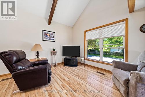 257 Elmbrook Road, Prince Edward County, ON - Indoor Photo Showing Living Room