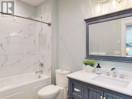 8447 Highway 101, Powell River, BC - Indoor Photo Showing Bathroom