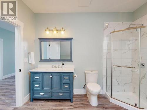 8447 Highway 101, Powell River, BC - Indoor Photo Showing Bathroom