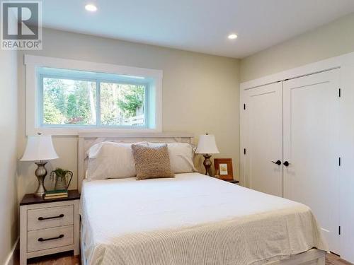 8447 Highway 101, Powell River, BC - Indoor Photo Showing Bedroom
