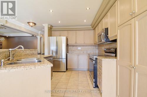 9 Cross Country Boulevard, Caledon, ON - Indoor Photo Showing Kitchen With Double Sink