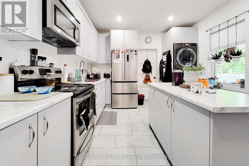 74 Kinrade Avenue, Hamilton, ON - Indoor Photo Showing Kitchen