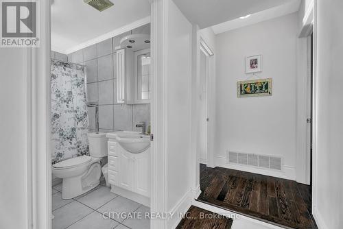 4166 Cawthra Rd, Mississauga, ON - Indoor Photo Showing Bathroom