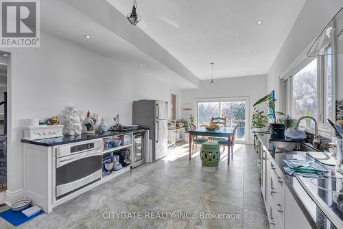 4166 Cawthra Road, Mississauga, ON - Indoor Photo Showing Kitchen With Upgraded Kitchen