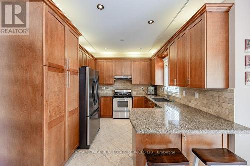 39 Louvain Drive, Brampton, ON - Indoor Photo Showing Kitchen