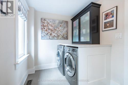 2105 Caroline St, Burlington, ON - Indoor Photo Showing Laundry Room