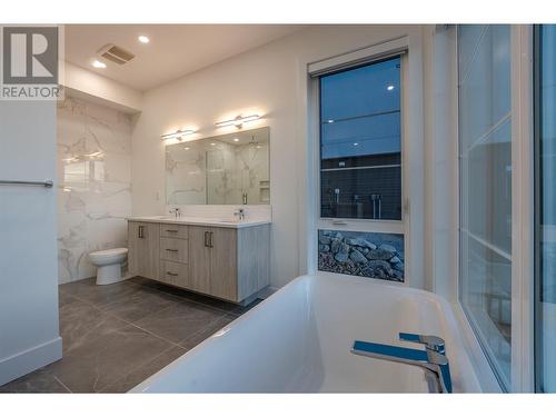 1100 Syer Road, Penticton, BC - Indoor Photo Showing Bathroom