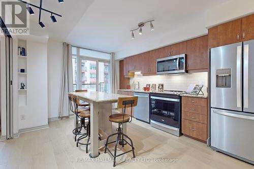 301 - 27 Rean Drive, Toronto, ON - Indoor Photo Showing Kitchen With Upgraded Kitchen
