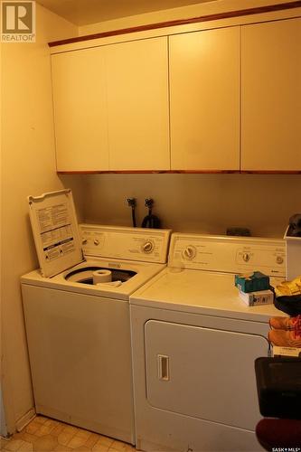 306 Clay Street, Eastend, SK - Indoor Photo Showing Laundry Room
