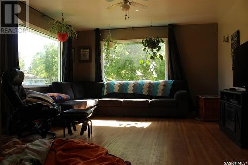 306 Clay Street, Eastend, SK - Indoor Photo Showing Living Room