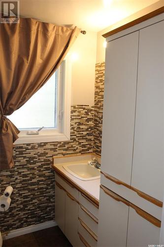 306 Clay Street, Eastend, SK - Indoor Photo Showing Bathroom
