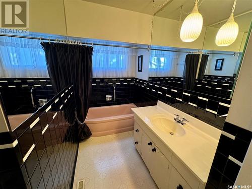 83 Logan Crescent W, Yorkton, SK - Indoor Photo Showing Bathroom