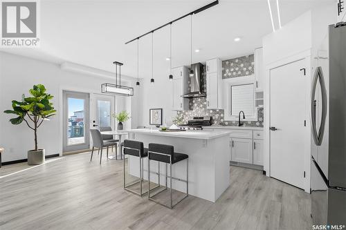 423 Schmeiser Bend, Saskatoon, SK - Indoor Photo Showing Kitchen With Upgraded Kitchen