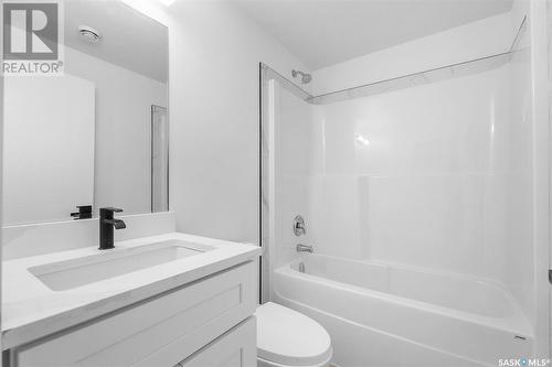 423 Schmeiser Bend, Saskatoon, SK - Indoor Photo Showing Bathroom