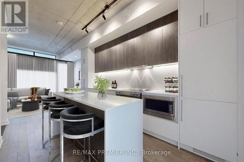 #19 -12 Dervock Cres, Toronto, ON - Indoor Photo Showing Kitchen With Upgraded Kitchen
