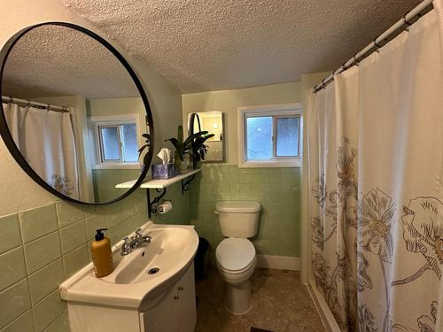 131 77Th Avenue, Grand Forks, BC - Indoor Photo Showing Bathroom