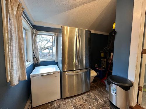 131 77Th Avenue, Grand Forks, BC - Indoor Photo Showing Laundry Room