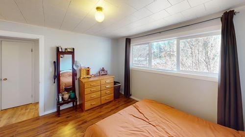 1221 Alexander Drive, Golden, BC - Indoor Photo Showing Bedroom
