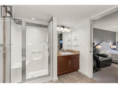 2142 Vasile Road Unit# 409, Kelowna, BC - Indoor Photo Showing Bathroom