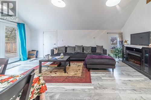 29 Wellington Street, Harrow, ON - Indoor Photo Showing Living Room