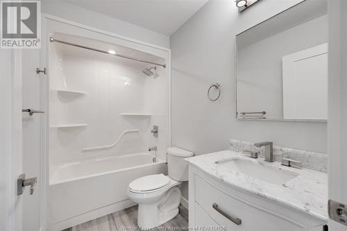 1500 Ouellette Unit# 405, Windsor, ON - Indoor Photo Showing Bathroom