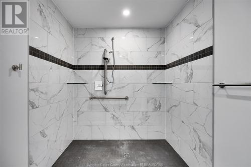 1500 Ouellette Unit# 405, Windsor, ON - Indoor Photo Showing Bathroom