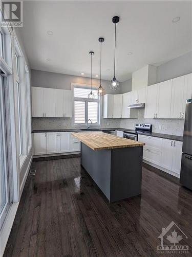 125 Cayer Street, St Albert, ON - Indoor Photo Showing Kitchen With Upgraded Kitchen