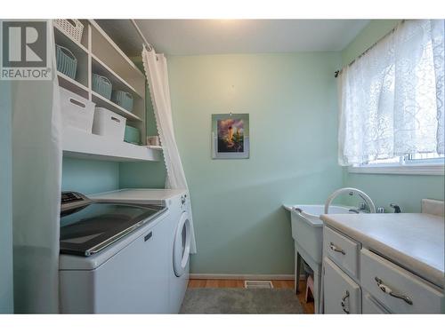 13013 Rosedale Avenue, Summerland, BC - Indoor Photo Showing Laundry Room