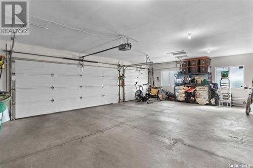 230 Brookhurst Crescent, Saskatoon, SK - Indoor Photo Showing Garage