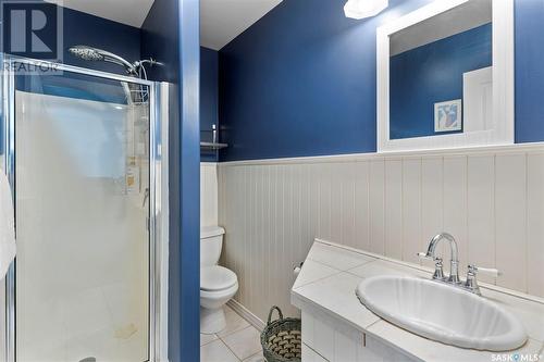 230 Brookhurst Crescent, Saskatoon, SK - Indoor Photo Showing Bathroom