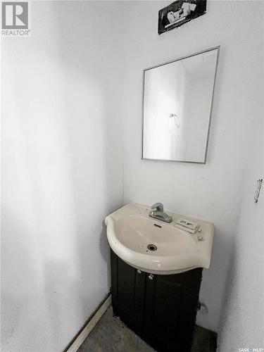 1435-1437 16Th Street W, Prince Albert, SK - Indoor Photo Showing Bathroom