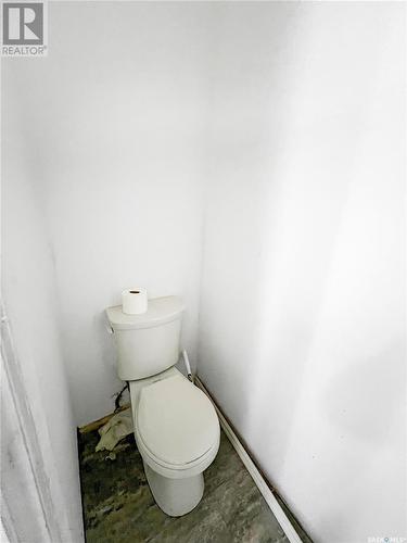 1435-1437 16Th Street W, Prince Albert, SK - Indoor Photo Showing Bathroom