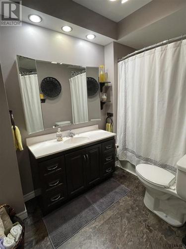 47 Seventh Ave, Englehart, ON - Indoor Photo Showing Bathroom