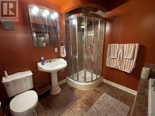 47 Seventh Ave, Englehart, ON - Indoor Photo Showing Bathroom
