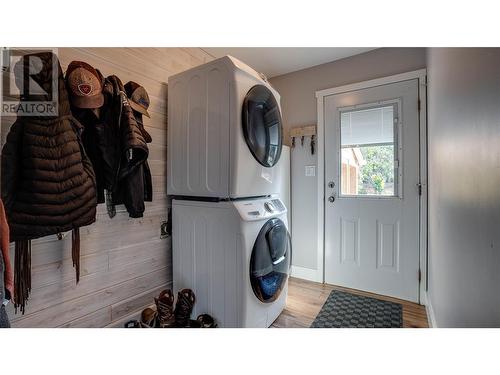2255 Rosedale Avenue, Armstrong, BC - Indoor Photo Showing Laundry Room
