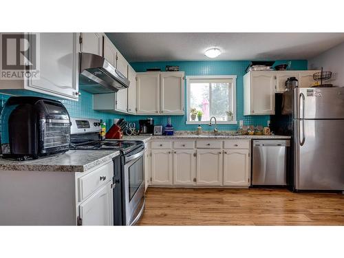 2255 Rosedale Avenue, Armstrong, BC - Indoor Photo Showing Kitchen