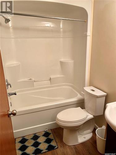 301 - 309 3Rd Avenue W, Assiniboia, SK - Indoor Photo Showing Bathroom
