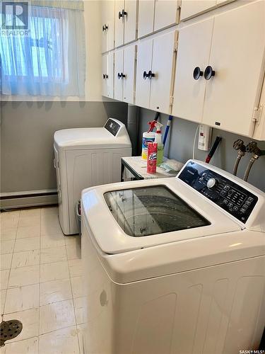 301 - 309 3Rd Avenue W, Assiniboia, SK - Indoor Photo Showing Laundry Room