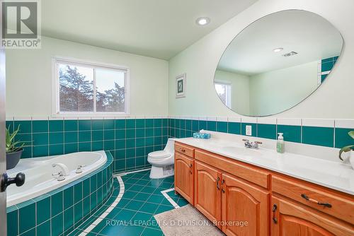 979 Wyman Rd, Tyendinaga, ON - Indoor Photo Showing Bathroom