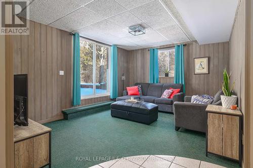 979 Wyman Rd, Tyendinaga, ON - Indoor Photo Showing Living Room