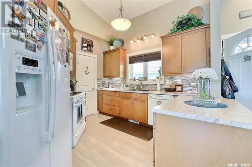 485 Grand Avenue, Buena Vista, SK - Indoor Photo Showing Kitchen