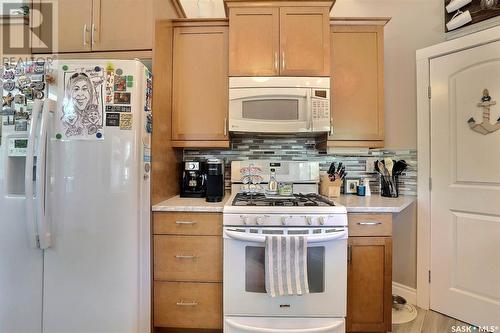 485 Grand Avenue, Buena Vista, SK - Indoor Photo Showing Kitchen