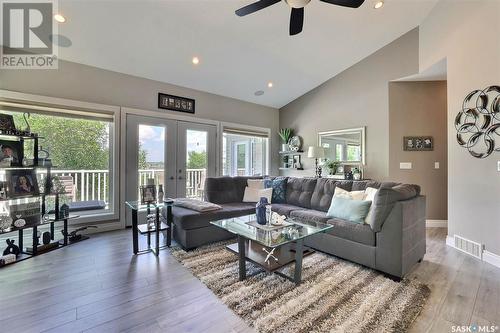 485 Grand Avenue, Buena Vista, SK - Indoor Photo Showing Living Room
