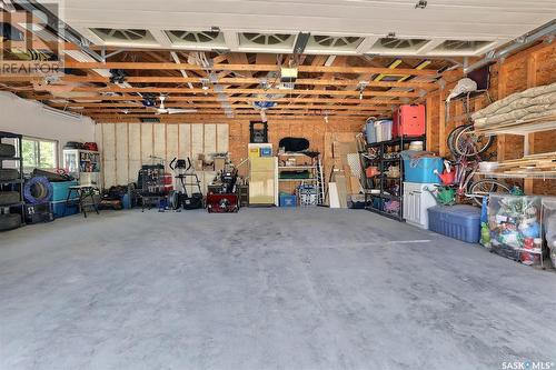 485 Grand Avenue, Buena Vista, SK - Indoor Photo Showing Garage