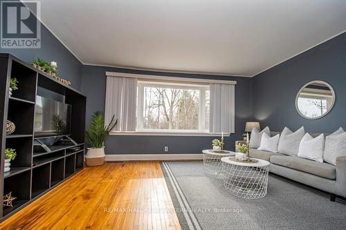 26 Anne St, Kawartha Lakes, ON - Indoor Photo Showing Living Room