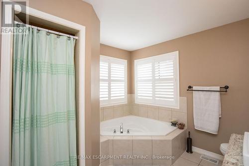 3321 Steeplechase Drive, Burlington, ON - Indoor Photo Showing Bathroom